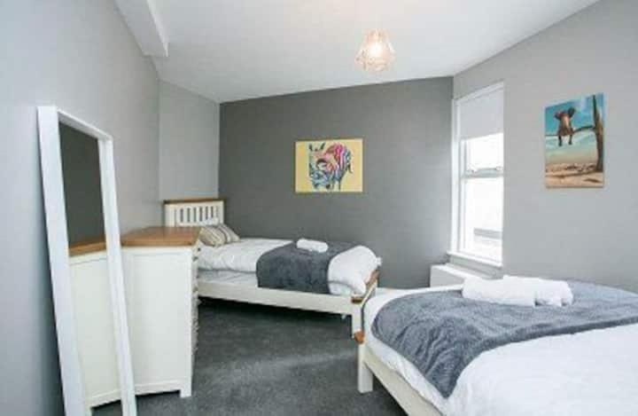 Amazing 3 Bedroom Home, Prime Bt1 Postcode And City Centre Location Belfast Dış mekan fotoğraf